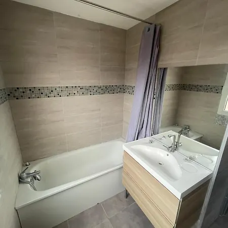 Bel Cosy Tres Calme Avec Parking Prive דירה